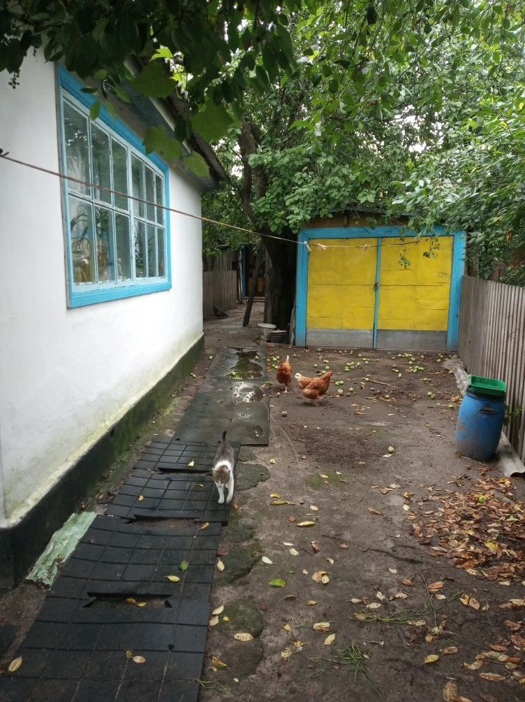 For sale, a compact house near the gas facility