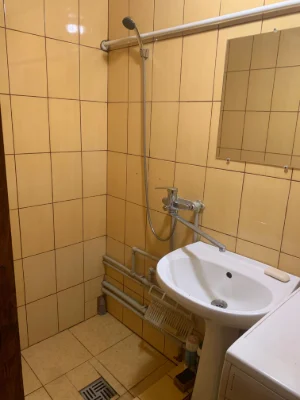 Продам  частину будинку.