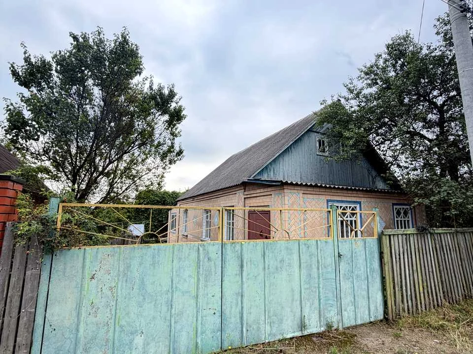 House. Korostish, Shkolna