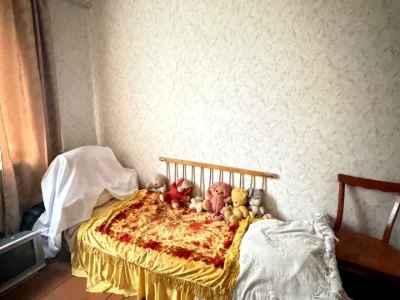 House. Korostish, Shkolna