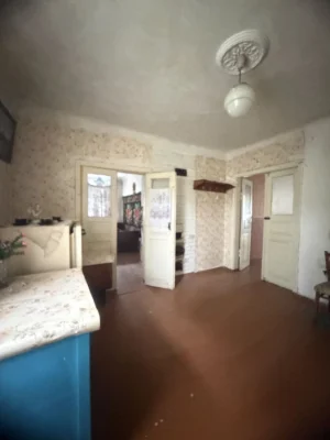 Продається цегляний, в районі садочка