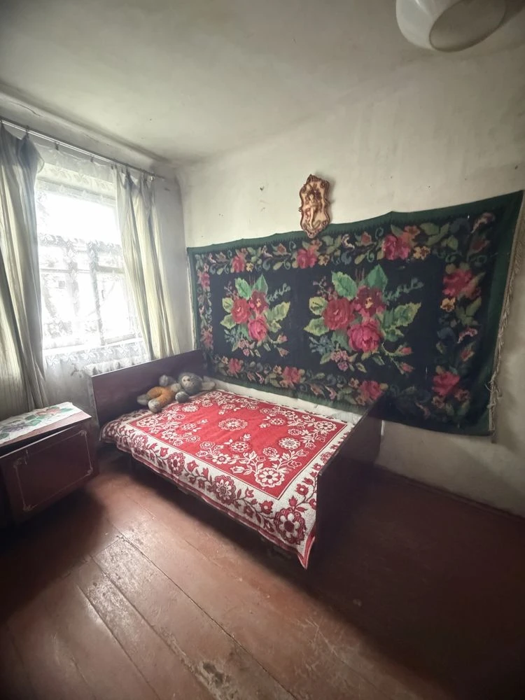 Продається цегляний, в районі садочка