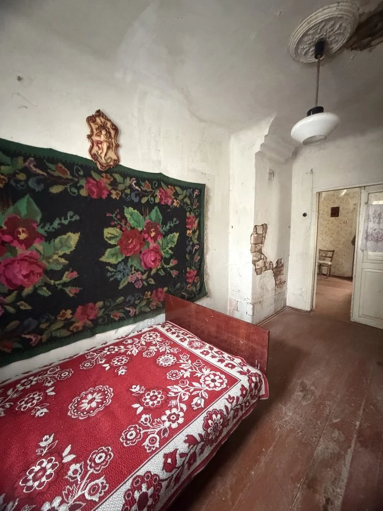 Продається цегляний, в районі садочка