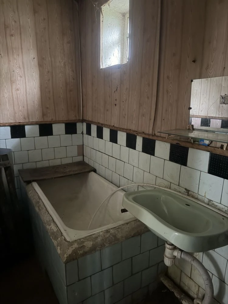 Продається цегляний, в районі садочка