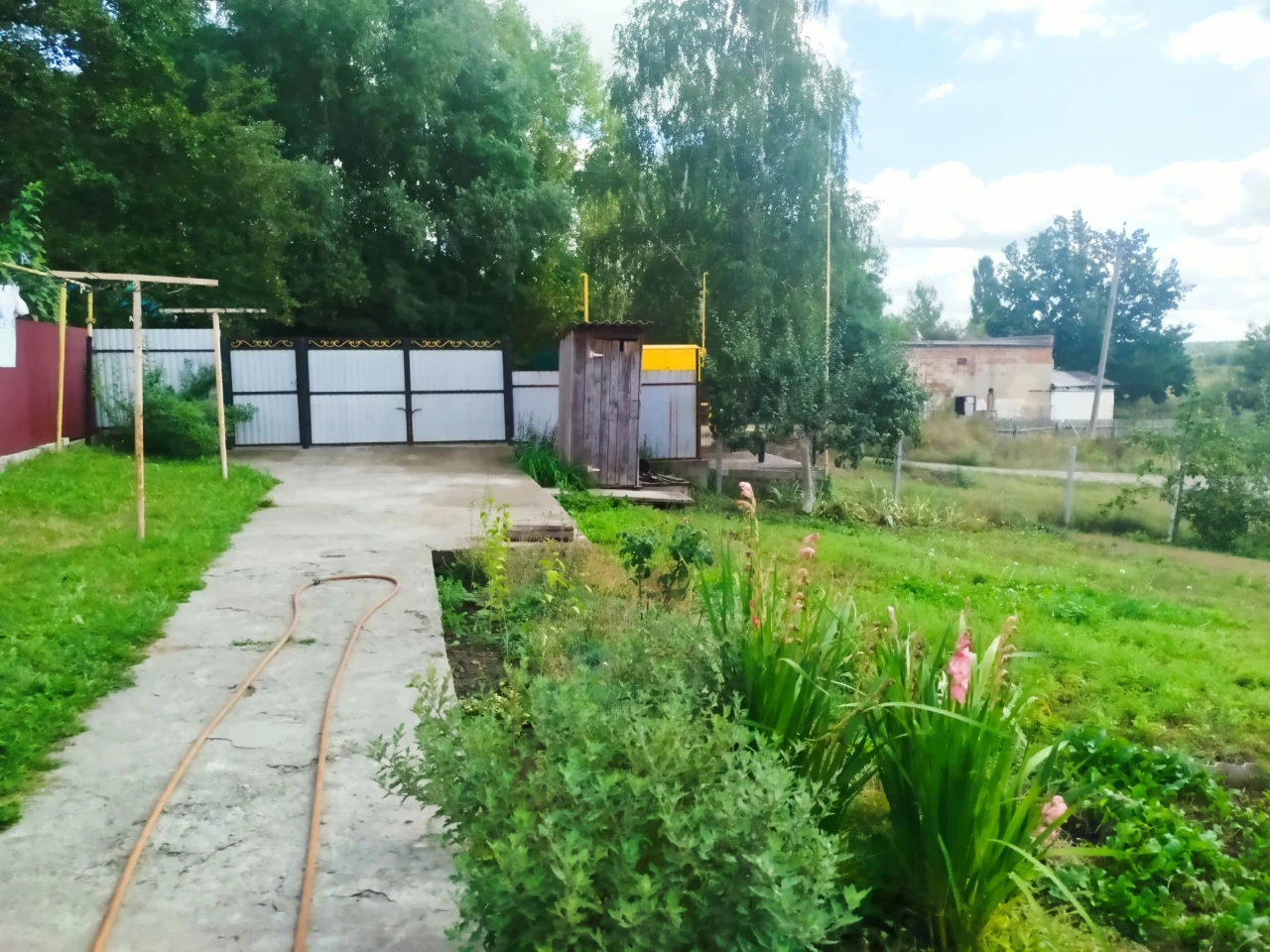 Частина будинку з окремою адресою в гарному місці біля річки