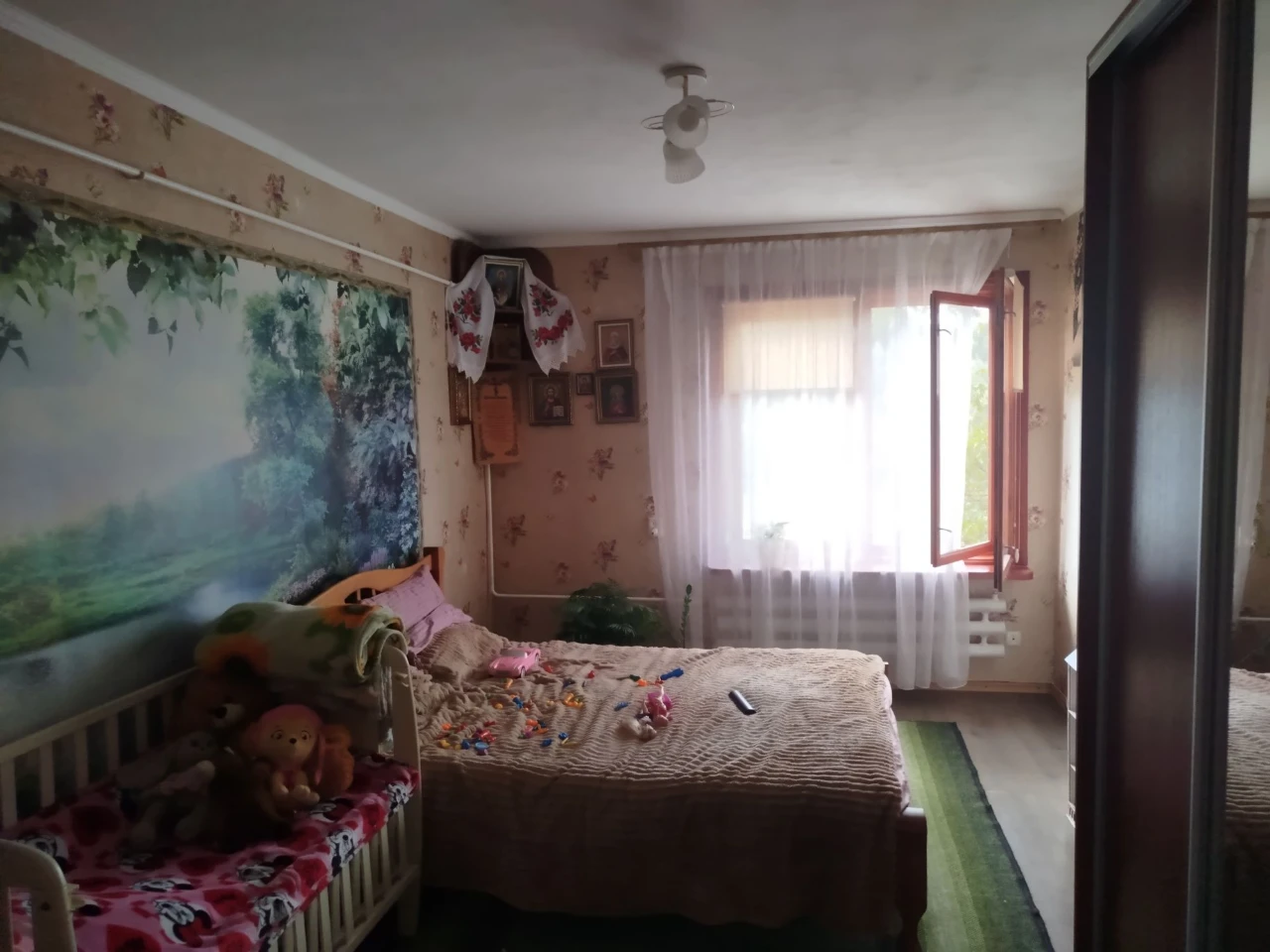 Частина будинку з окремою адресою в гарному місці біля річки