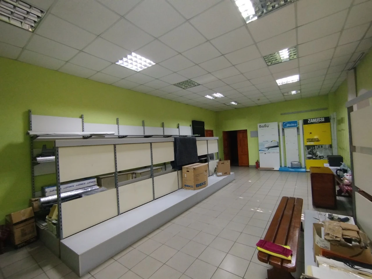 Будинок разом з комерційним приміщенням на 1 поверсі зі зруч