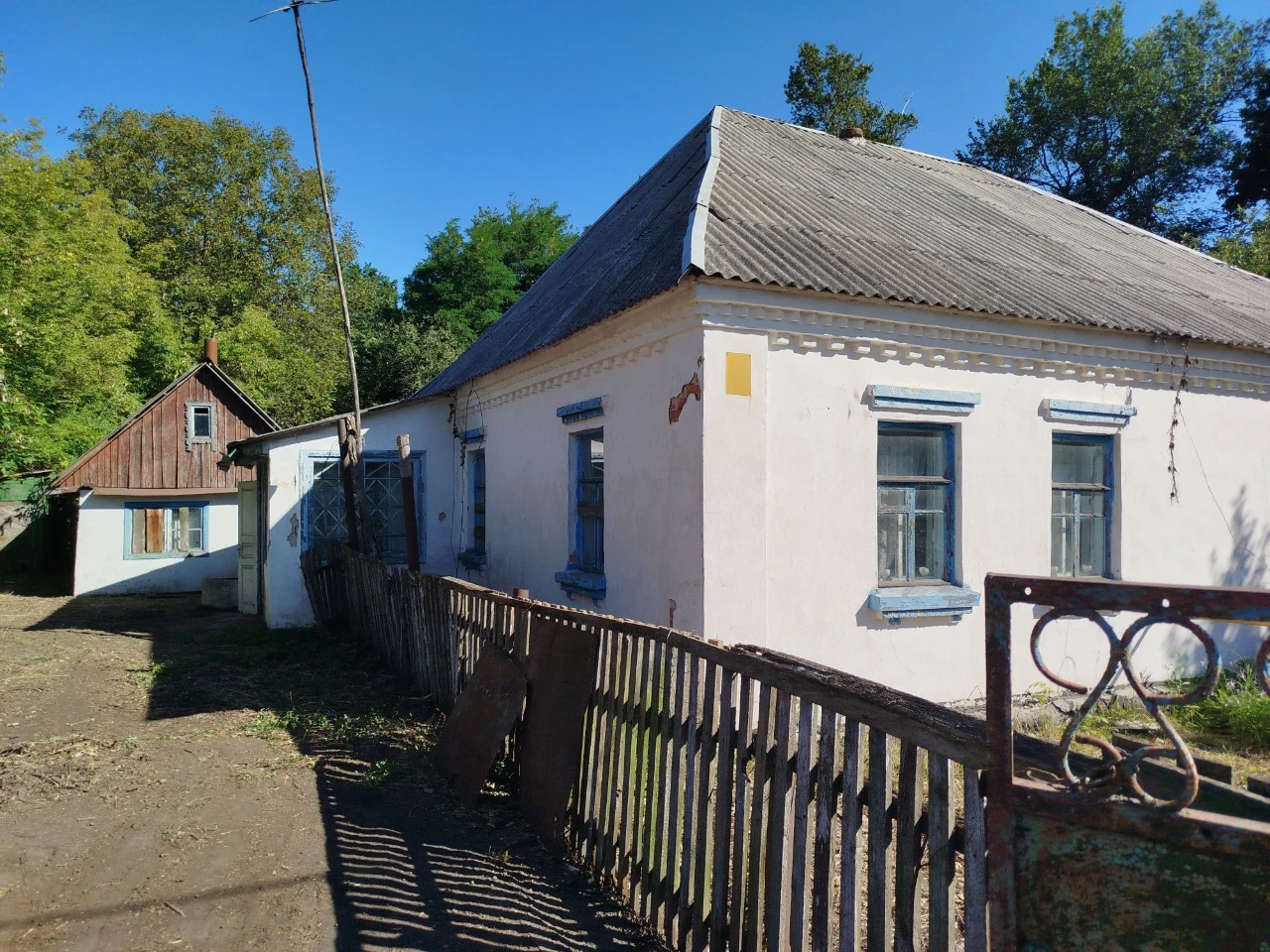 Цегляна частина будинку, окрема адреса, свій двір, Малин, 5
