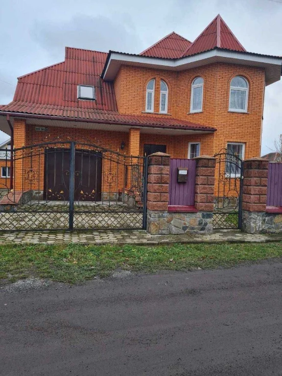 Двух-поверховий будинок, Житомирська обл. Звягель