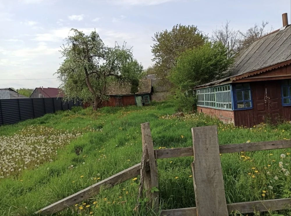 Продам ділянку з будинком під знос