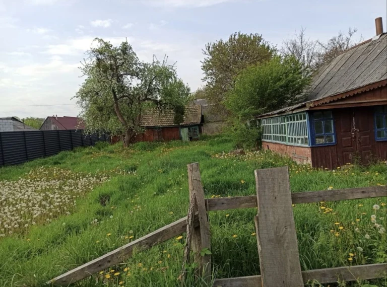 Продам ділянку з будинком під знос