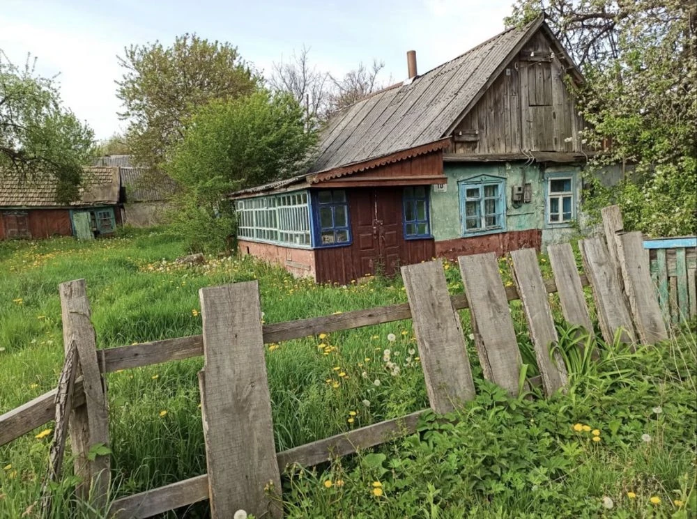 Продам ділянку з будинком під знос