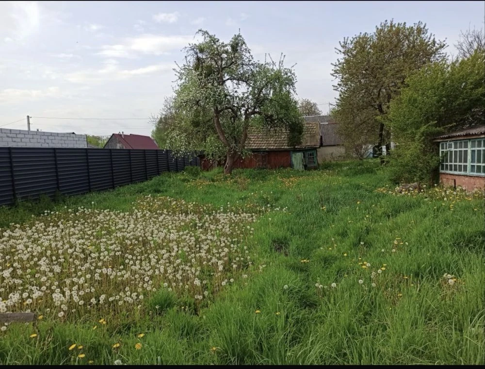 Продам ділянку з будинком під знос