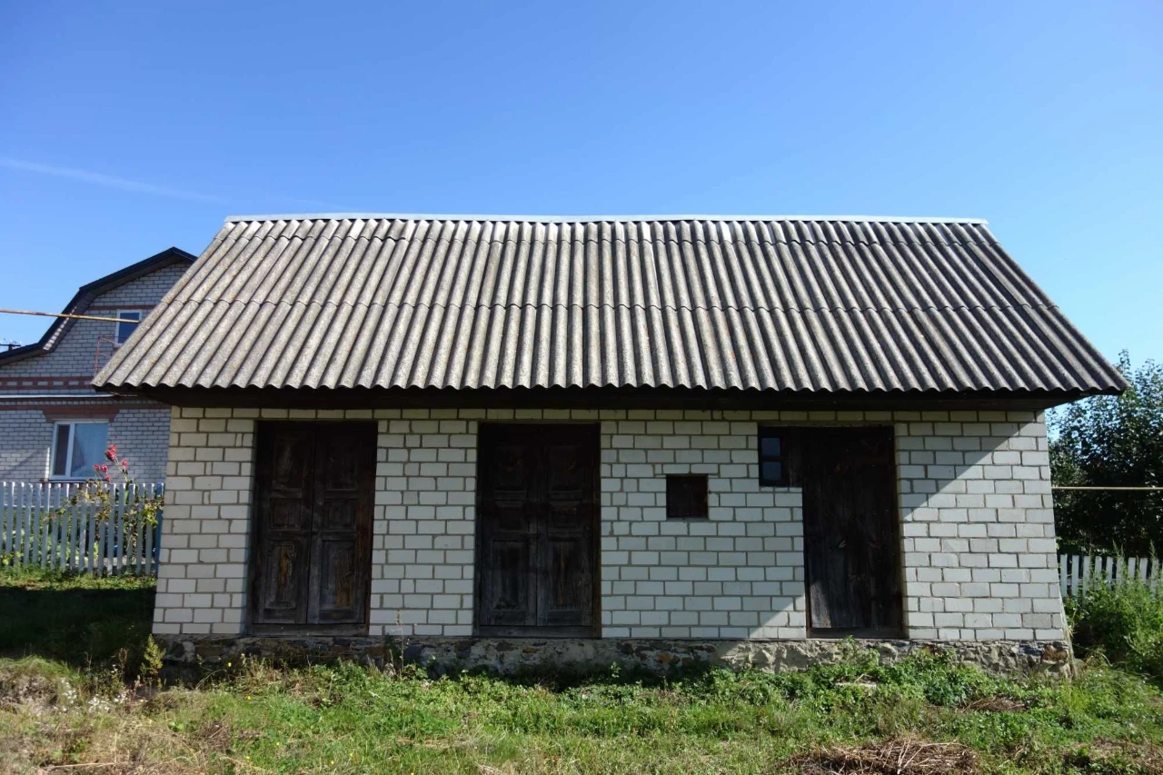 Продається 2х поверховий будинок, хлів, присадибна ділянк 7.