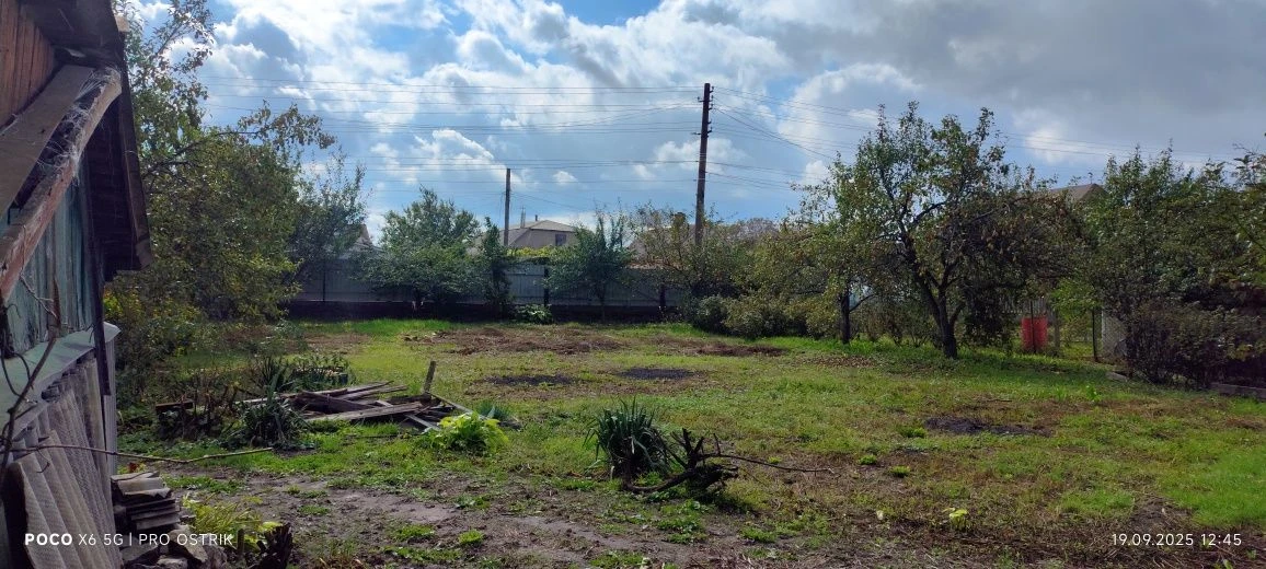 Продається частина будинку з земельною ділянкою