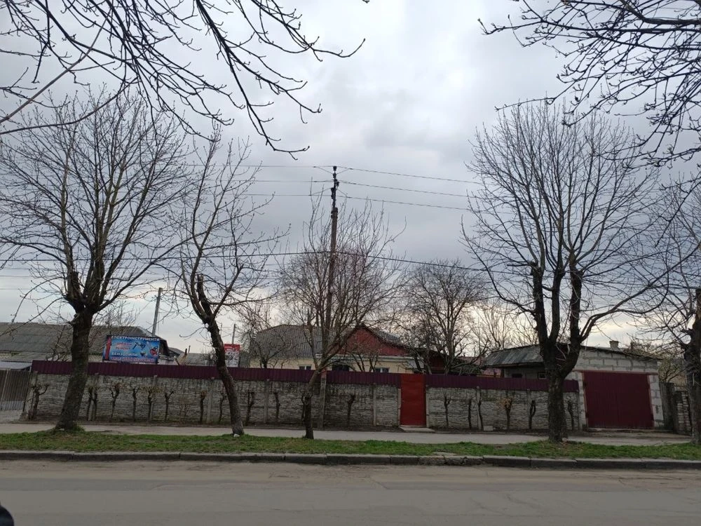 ЦІНУ ЗНИЖЕНО ПРОДАЖ 1/2 будинку під комерційну діяльність