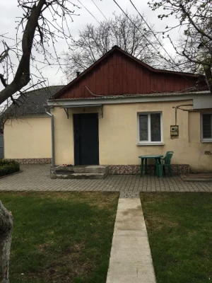 ЦІНУ ЗНИЖЕНО ПРОДАЖ 1/2 будинку під комерційну діяльність