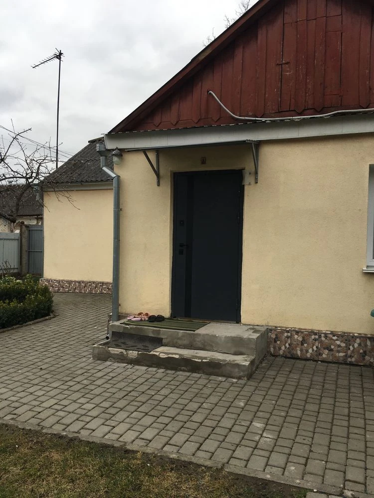 ЦІНУ ЗНИЖЕНО ПРОДАЖ 1/2 будинку під комерційну діяльність
