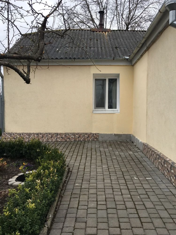 ЦІНУ ЗНИЖЕНО ПРОДАЖ 1/2 будинку під комерційну діяльність