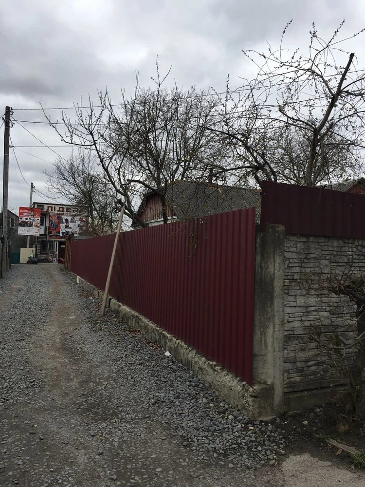 ЦІНУ ЗНИЖЕНО ПРОДАЖ 1/2 будинку під комерційну діяльність