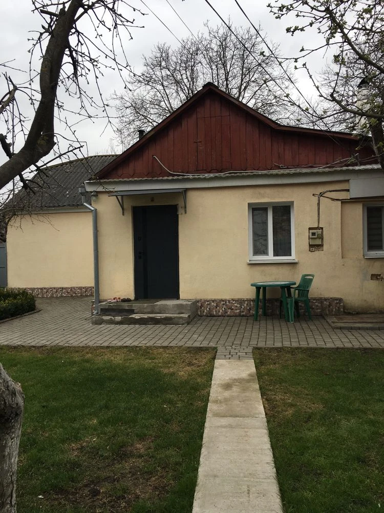 ЦІНУ ЗНИЖЕНО ПРОДАЖ 1/2 будинку під комерційну діяльність