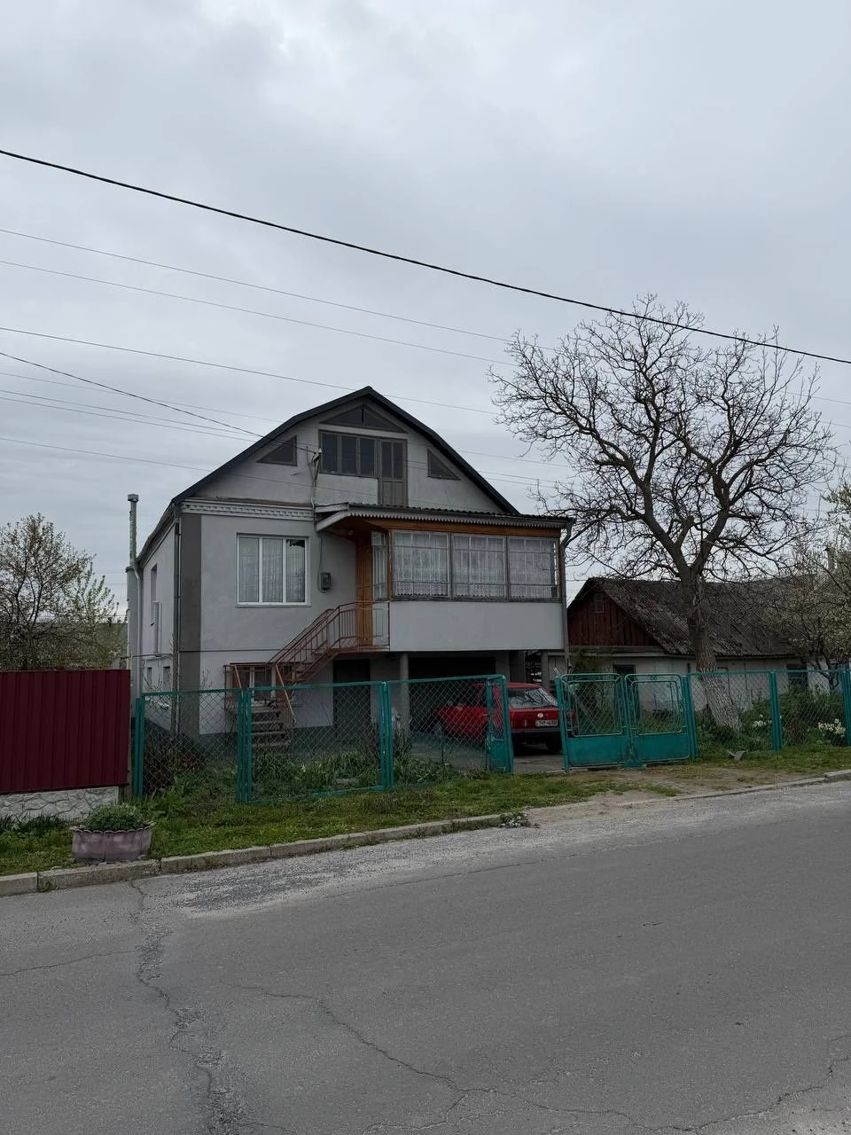Продаж 2-поверхового будинку