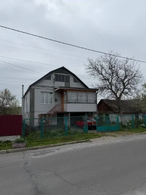 Продаж 2-поверхового будинку