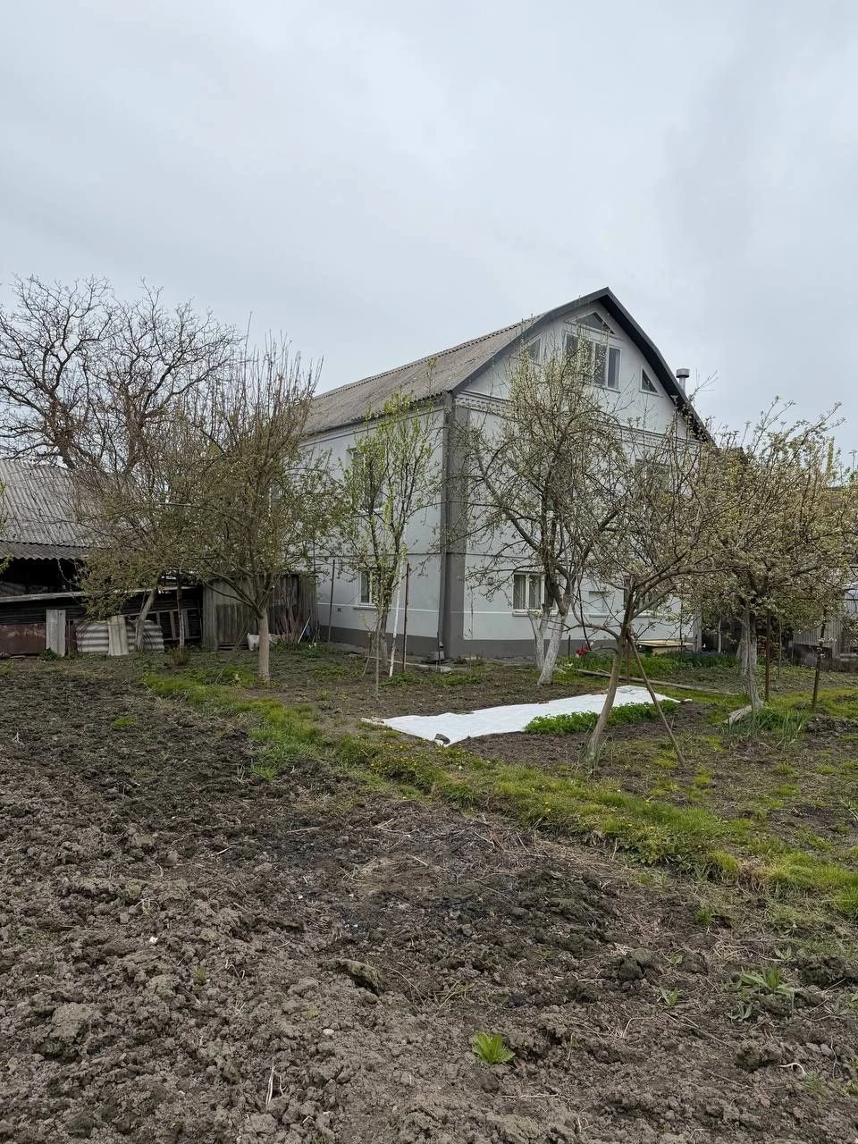 Продаж 2-поверхового будинку