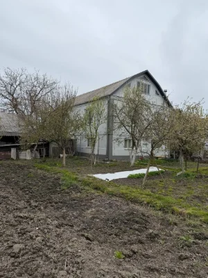 Продаж 2-поверхового будинку