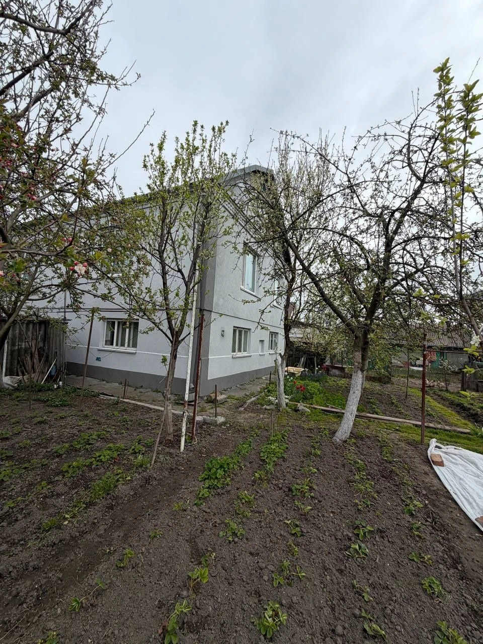 Продаж 2-поверхового будинку