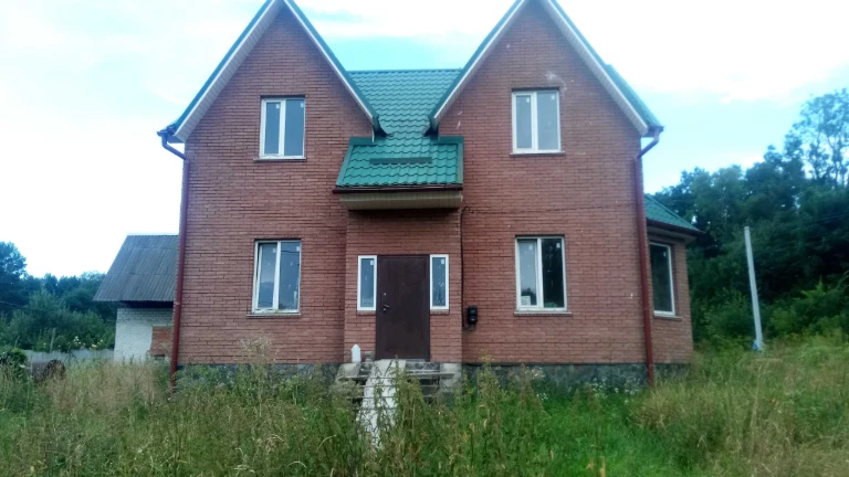 Продам двух этажный дом.