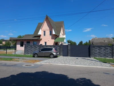 Продам двоповерховий будинокк