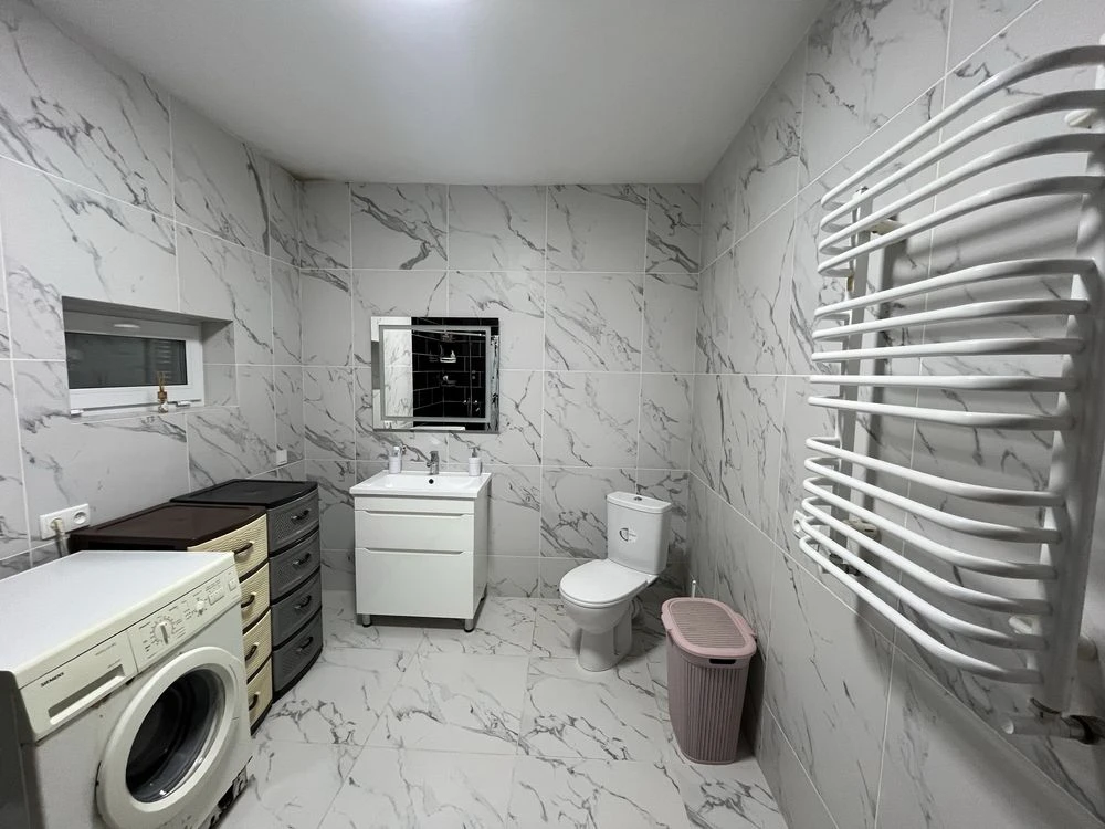 Просторий будинок для сім'ї, 150 м², у Звягелі, 4 кімнати,Ві