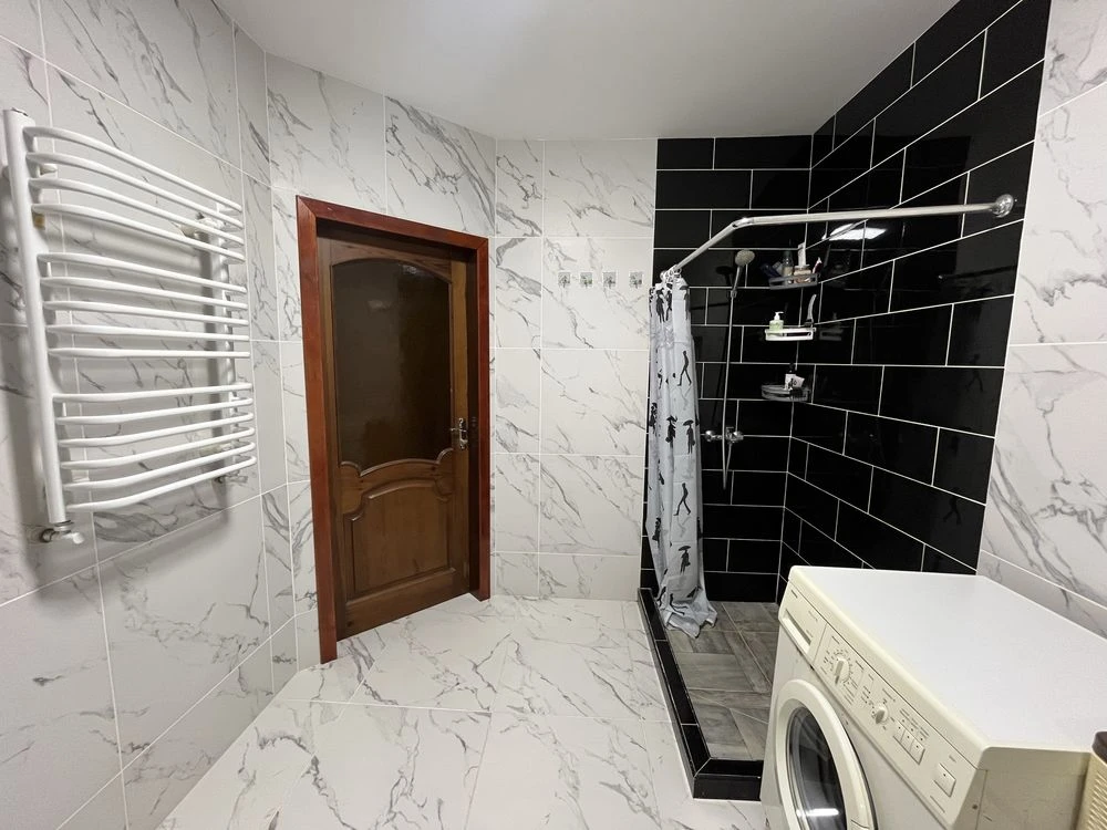 Просторий будинок для сім'ї, 150 м², у Звягелі, 4 кімнати,Ві