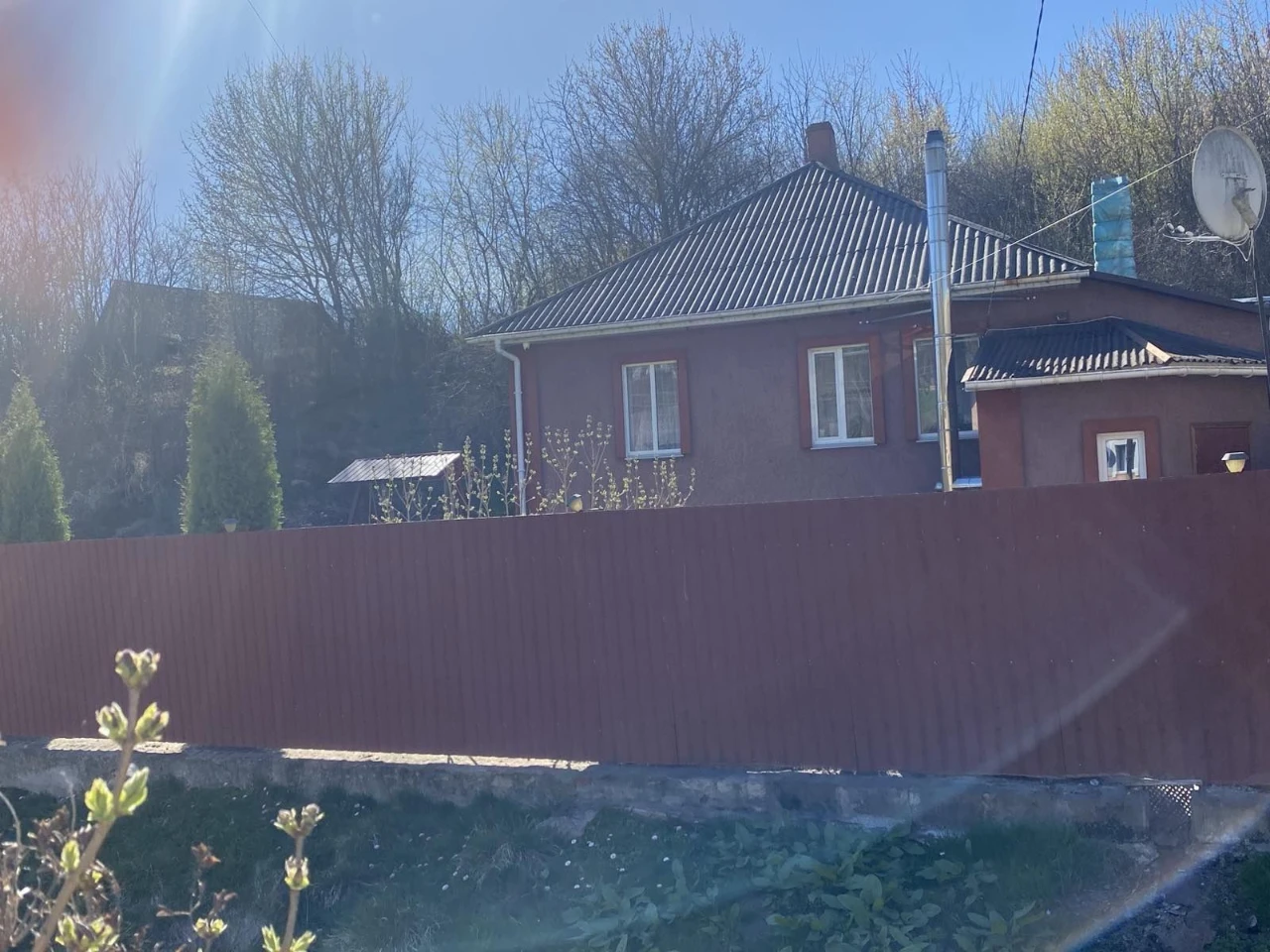 Продаж великого будинку у центральній частині міста по вул.
