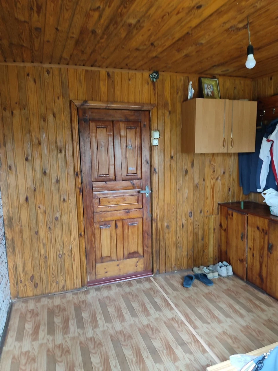 Продам частину будинку в м.Овруч(центральна вулиця міста)