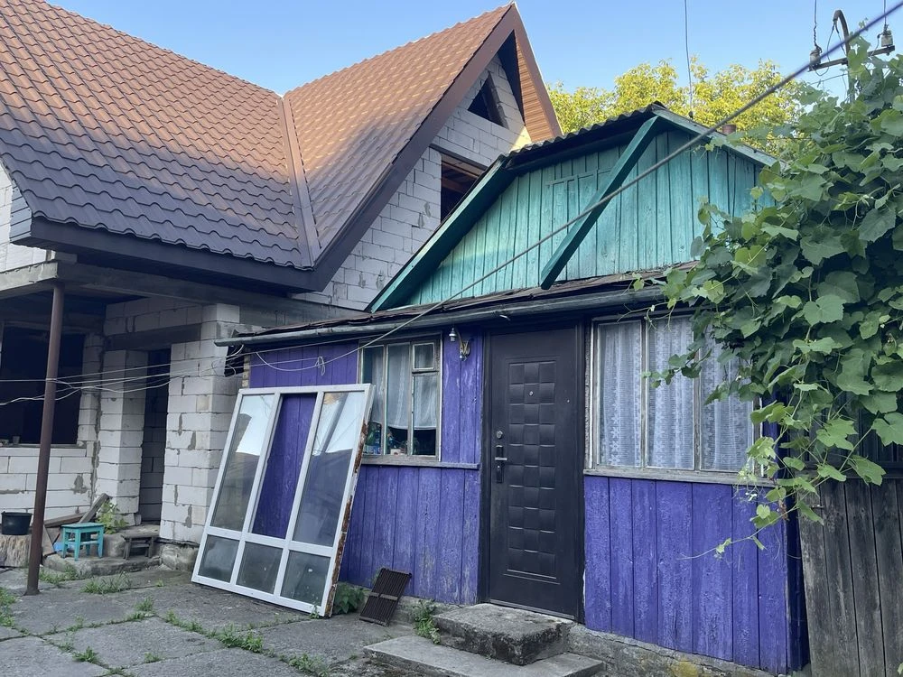 Власний куточок спокою біля лісу