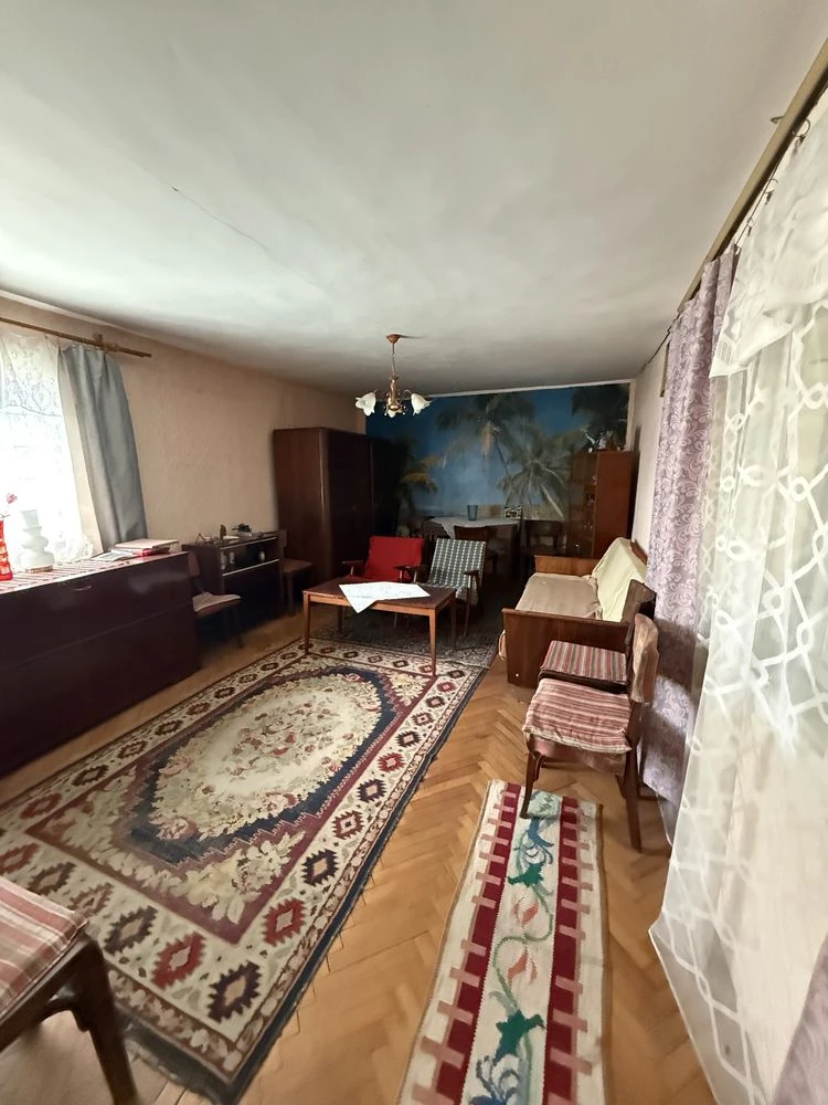 Продам будинок в Берегові, поруч з центром