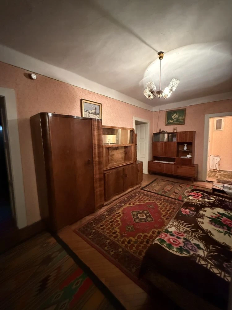 Продам будинок в Берегові, поруч з центром