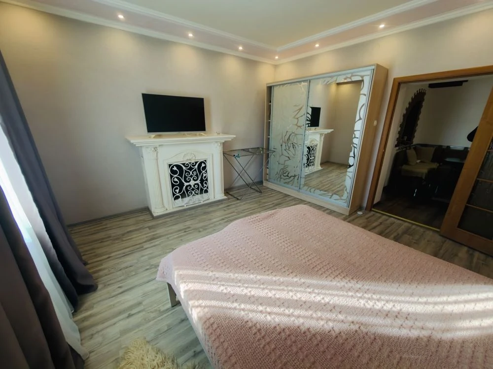 Sale of a cozy 2-room house with a separate guest area