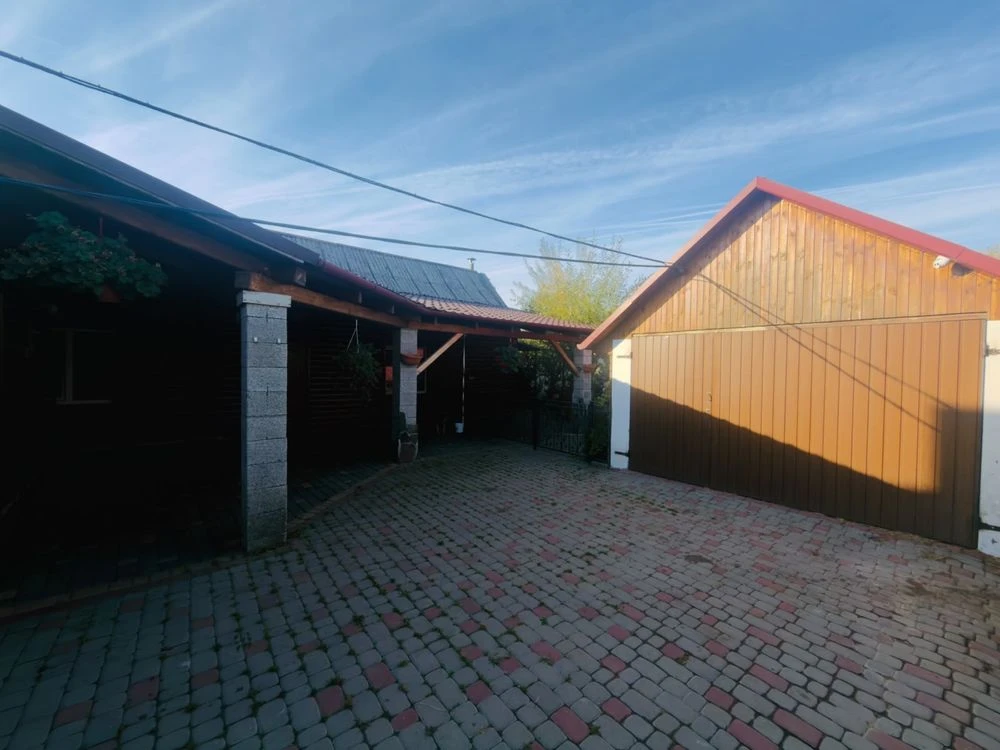 Sale of a cozy 2-room house with a separate guest area