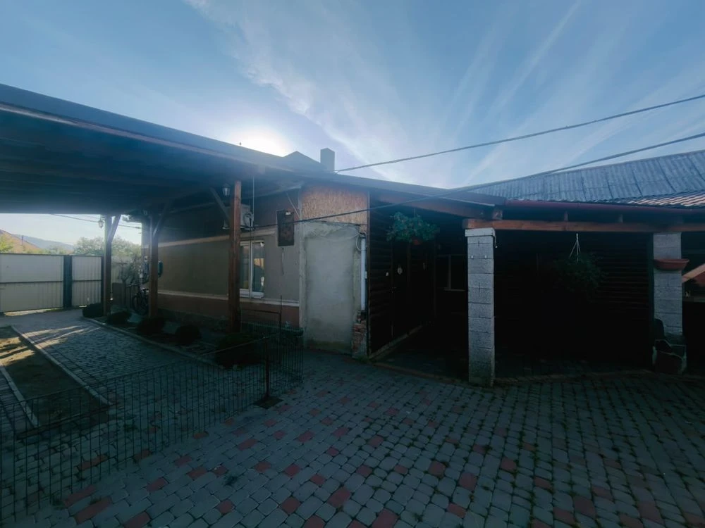 Sale of a cozy 2-room house with a separate guest area