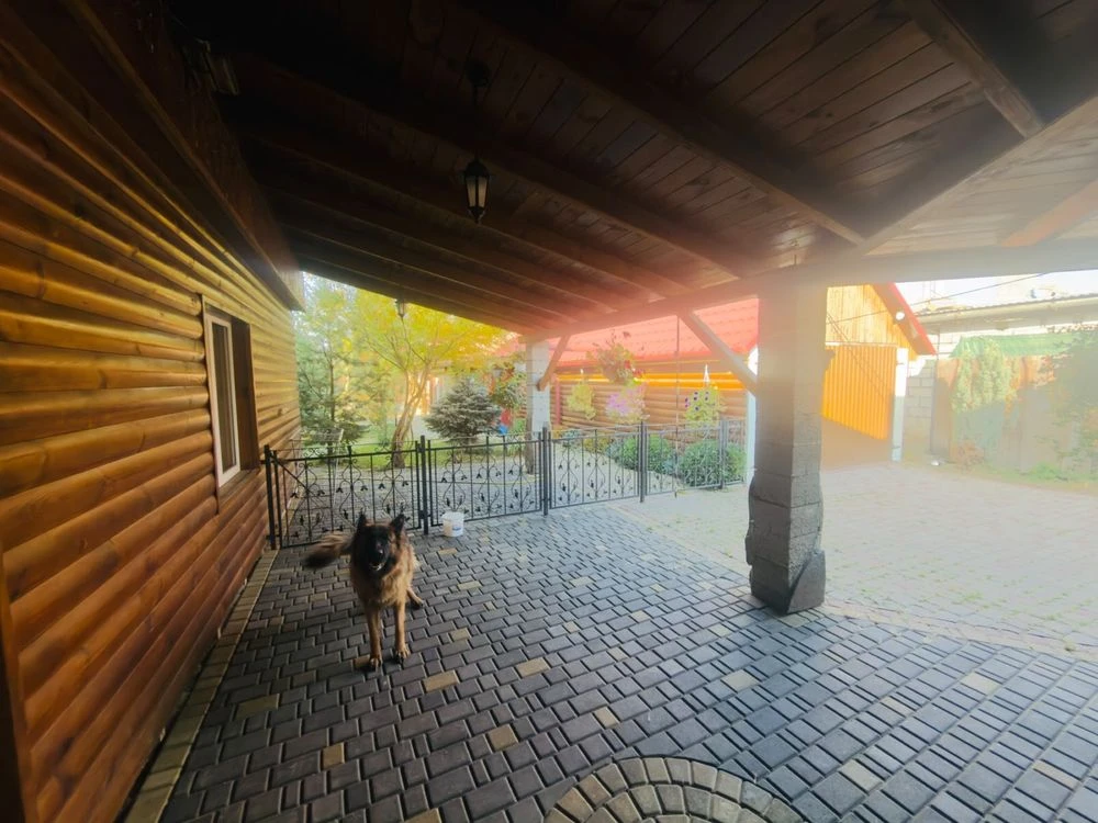 Sale of a cozy 2-room house with a separate guest area