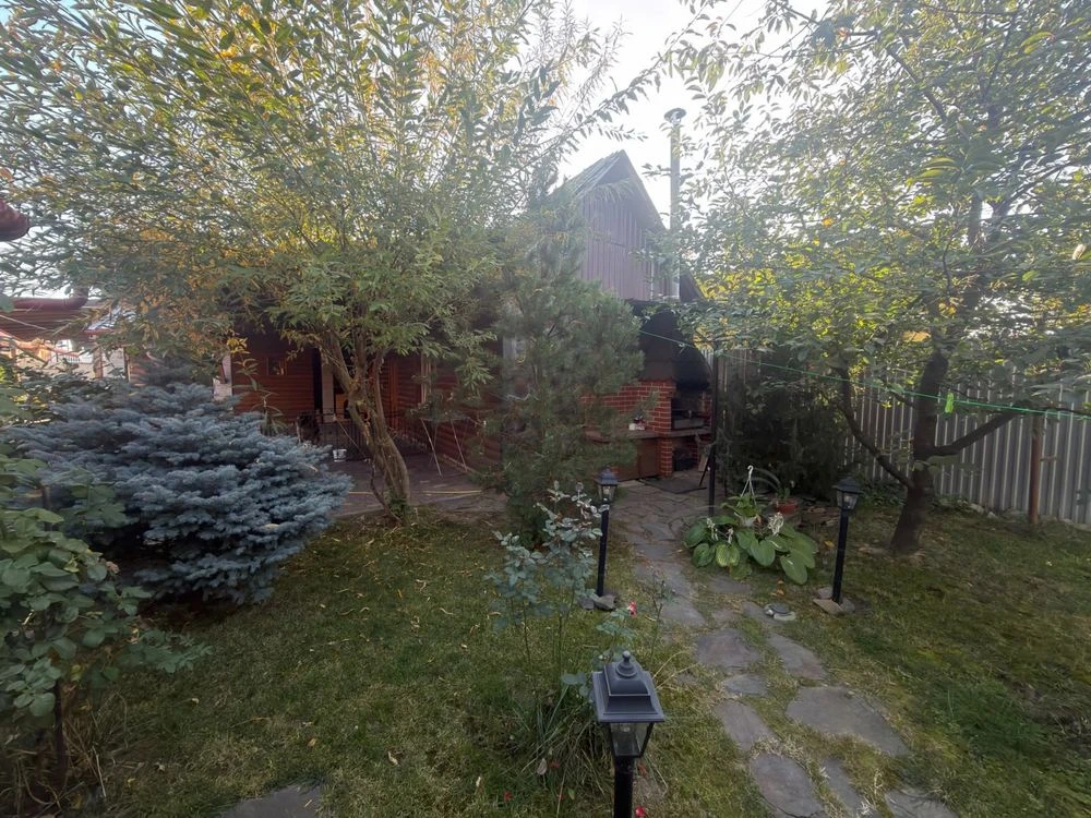 Sale of a cozy 2-room house with a separate guest area