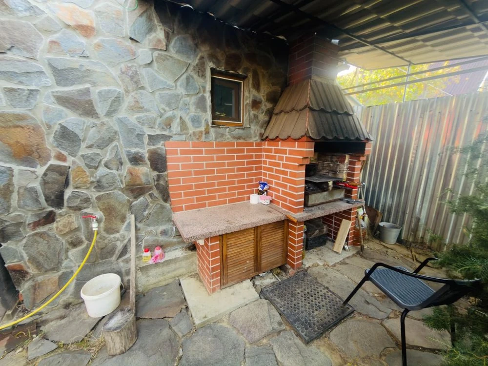 Sale of a cozy 2-room house with a separate guest area