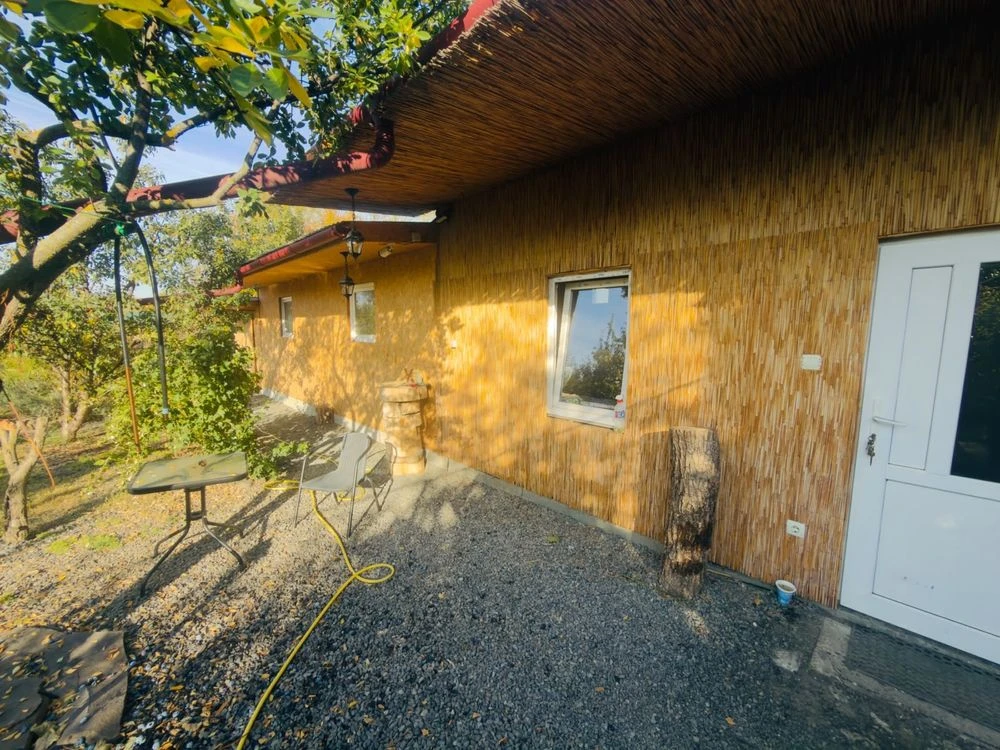 Sale of a cozy 2-room house with a separate guest area