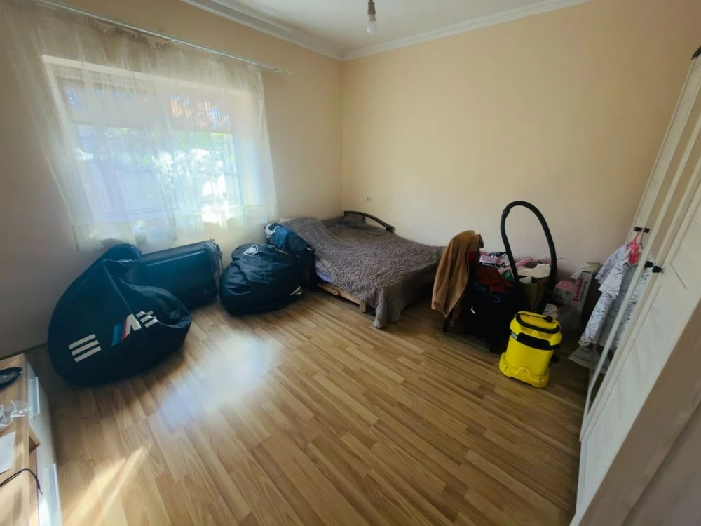 Sale of a cozy 2-room house with a separate guest area