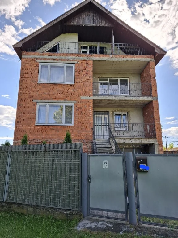 Берегове будинок продам великий 3 пов. НОВИЙ