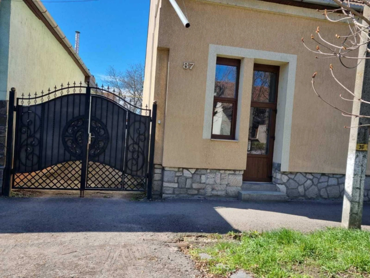 Продам будинок - апартаменти Берегово