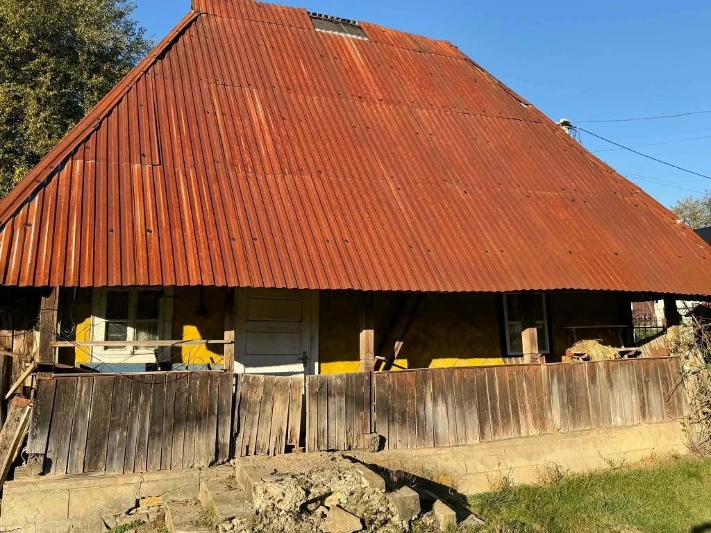 Ділянка із будинком